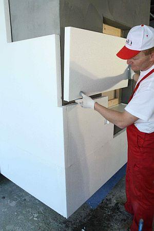 Jak mocować płyty termoizolacyjne? Ciepły dom zimą, chłodny latem? Taki komfort może zapewnić właściwie dobrana termoizolacja.