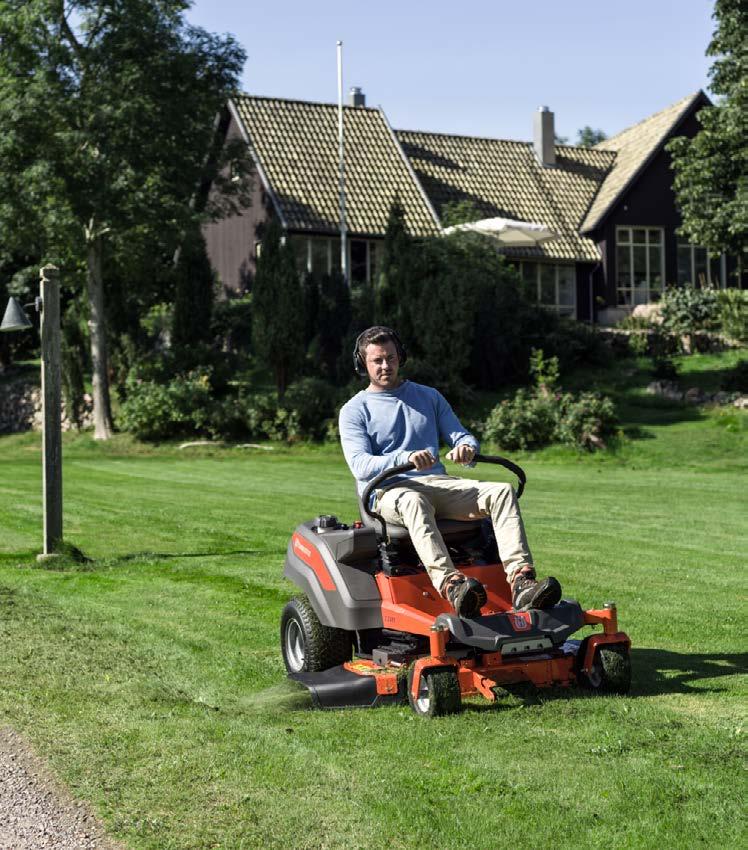 86 KOSIARKI O ZEROWYM PROMIENIU SKRĘTU SZYBSZY KONIEC PRACY Używane zawodowo czy w domu, kosiarki Husqvarna o zerowym promieniu skrętu wykonują pracę szybko i skutecznie.