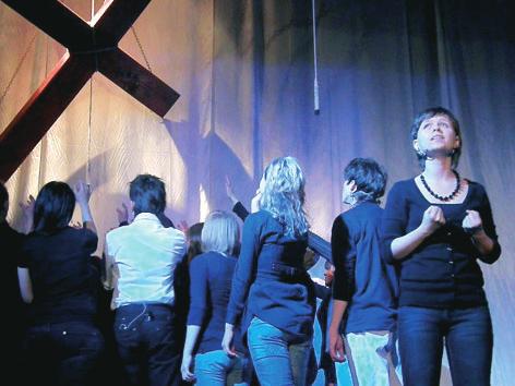 KWIECIEÑ 2009 Nr 4 (150) PRAWDA KRZY A Egzemplarz bezpłatny ROK KORFANTEGO Legendy