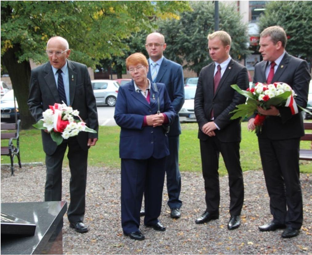 się tą tematyką, może coś zapamięta. Barbara Wawrzyniak Sekretarz Związku Sybiraków w Słupcy.