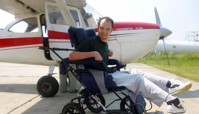 5 wpieranie funkcji komunikacyjnych opiekę lekarza rehabilitacji, neurologa i okulisty diagnozę i terapię psychologiczną terapię zajęciową orientację przestrzenną zajęcia w kuchni terapeutycznej 12