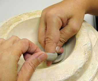 W Ośrodku dla Dorosłych przy ul. Leonarda 12 jest niezwykłe, magiczne miejsce pracownia ceramiczna, w której pod okiem wykwalifikowanej kadry specjalistów powstają unikalne dzieła.