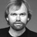 Droga ta obfituje w tajemnicze zdarzenia. Hans odkrywa malusieńką książeczkę zapieczoną w bułeczce.