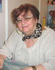 Krystyna Siesicka CHWILECZKĘ, WALERIO Pewna pisarka jedzie do pewnego miasta na