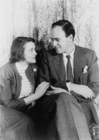 Roald Dahl WIELKOMILUD Była noc i wszystkie dzieci w sierocińcu już spały.