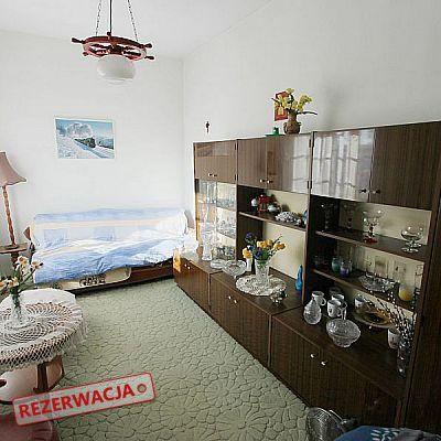 511 573 612. Mieszkanie 90 m2 sklep 80 m2 piwnica 90 m2 strych 90 m2.