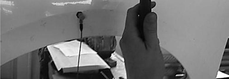 Pomimo stałej w czasie siły wymuszającej, odpowiedź układu na zadane wymuszenie wzmacnia się w niektórych częstotliwościach nadkola, aż do momentu osiągnięcia pełnej zgodności pomiędzy