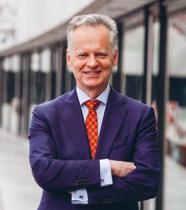 EXECUTIVE VIEWPOINT W Asseco stale pracujemy nad tym, jak przekuć pojawiające się trendy IT w zaawansowane produkty, które znajdą odbiorców oraz odpowiedzą na ich realne potrzeby mówi Adam Góral,