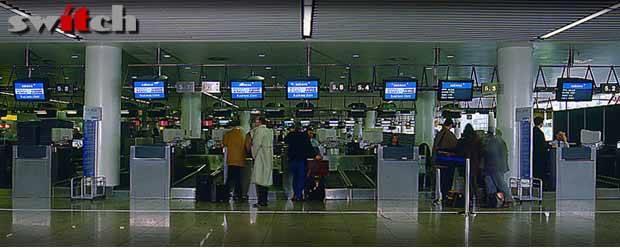 lotnicza - wyposażenie stanowiska odprawy biletowo bagażowej: - zestaw komputerowy, - drukarka kart wstępu na pokład (Boarding pass printer), - drukarka identyfikatora bagażu (Baggage tag printer), -