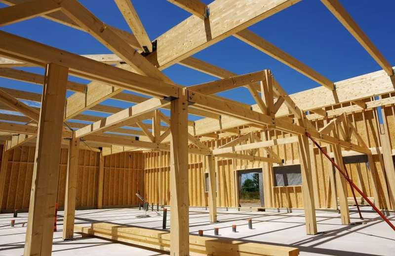 Drewno klejone Drewno klejone BSH jest inżynieryjnym produktem drzewnym do celów konstrukcyjnych.