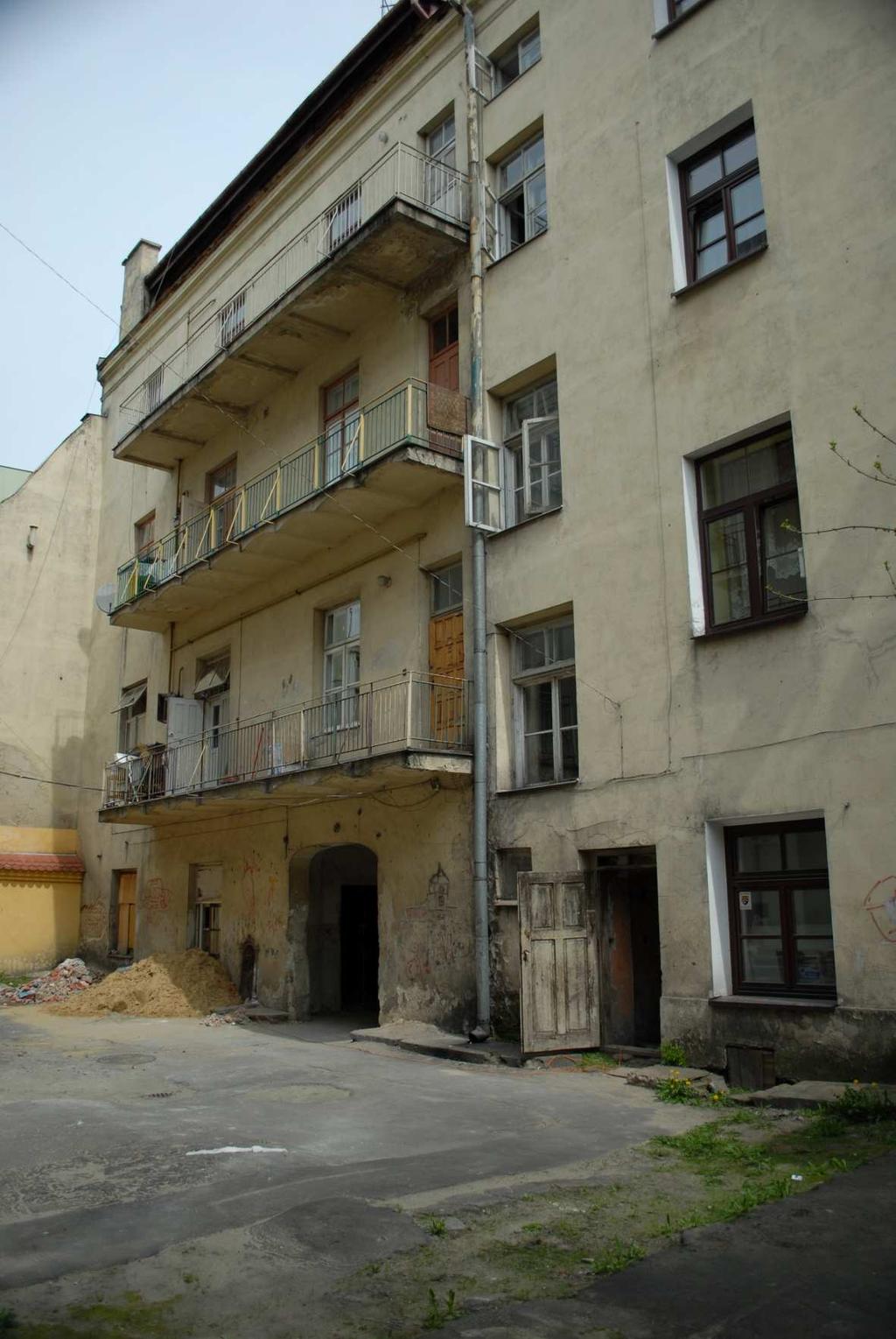 Ikonografia Rybna 4 Podwórko, Rybna 4, fot. Piotr Sztajdel, 2010.