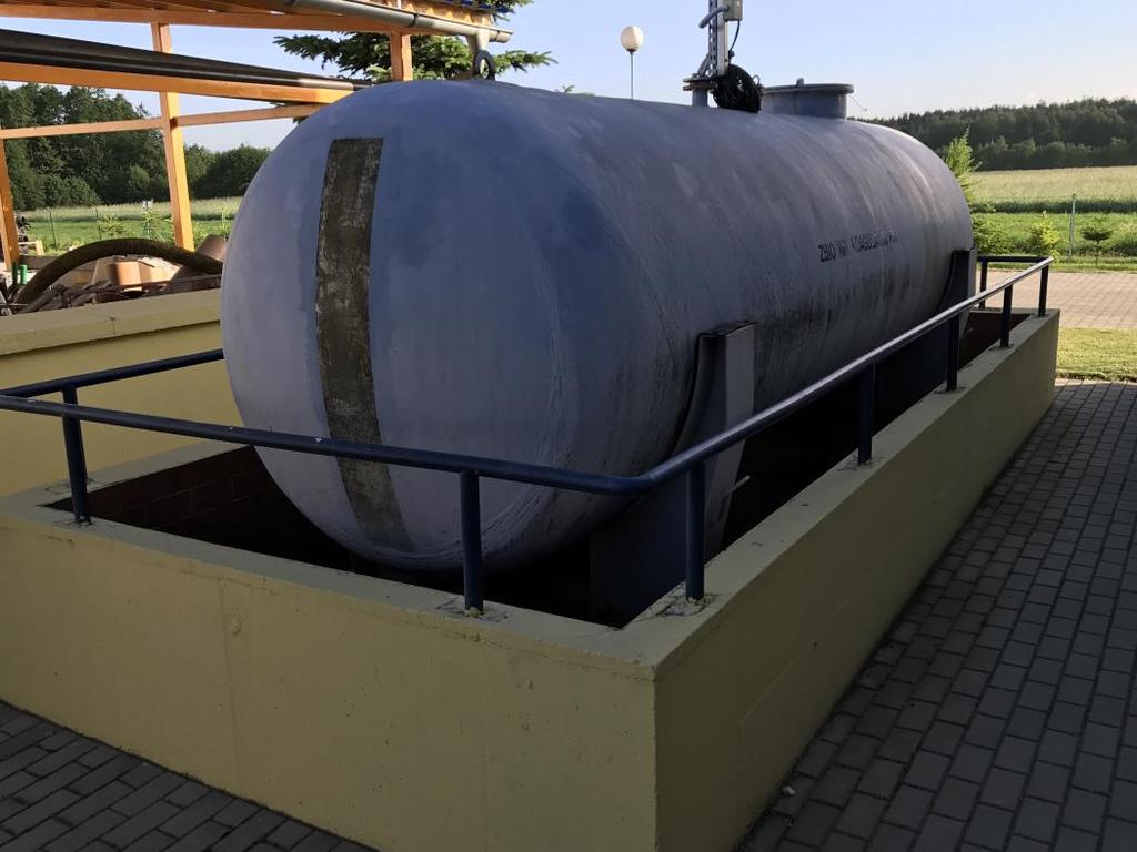 Fot. 13 Zbiornik PAX przy budynku