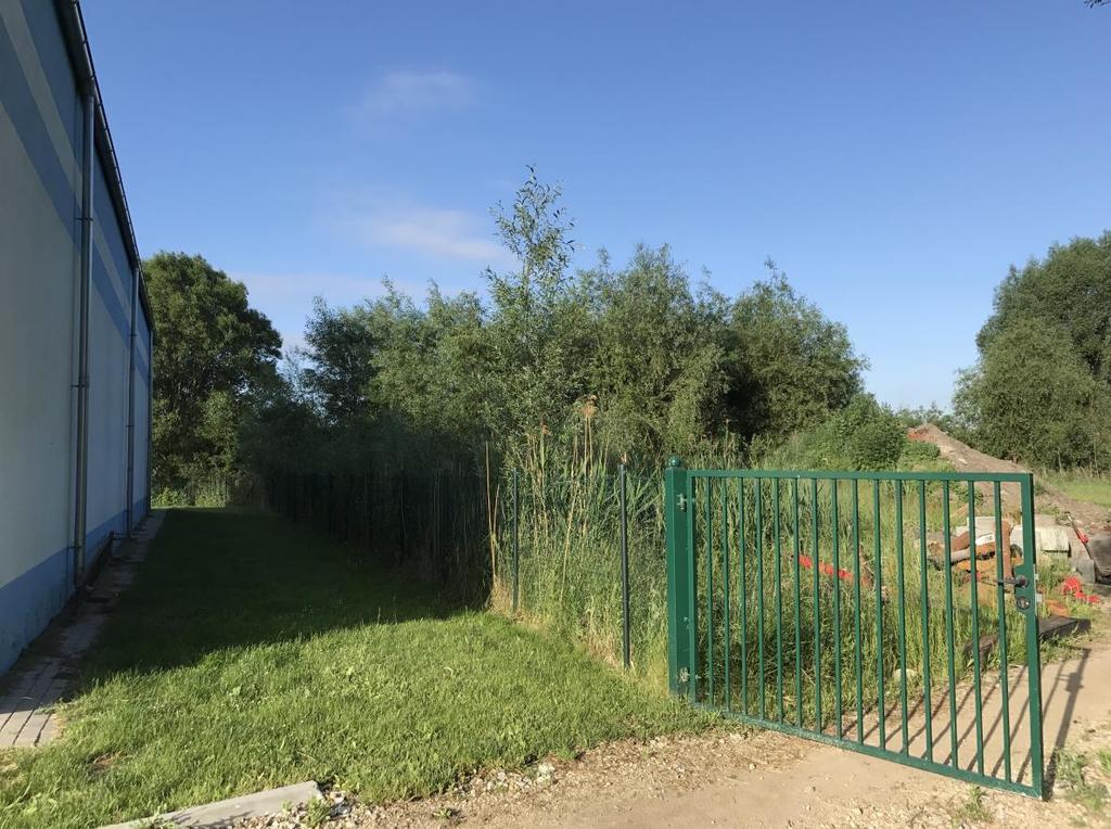 Fot. 33 Teren pod budowę wiaty na osad - widok od