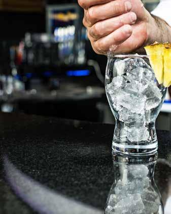 High transparency of the glass material and durability ensure this is a perfect choice for food service professionals willing to serve their beer with expertise and style.