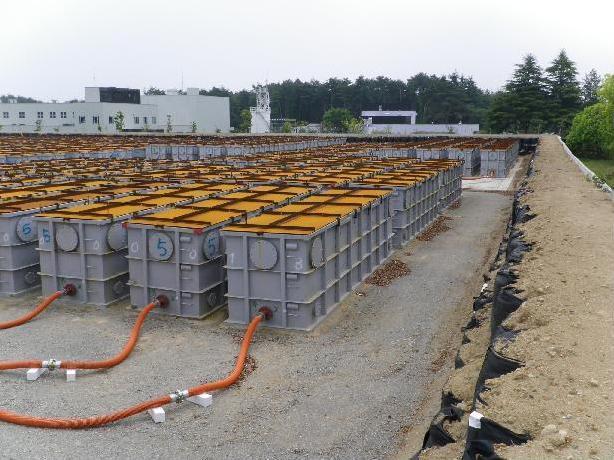 Problem skażonej wody źr: TEPCO Tłoczona do reaktorów woda gromadzi się następnie w rozlicznych basenach i piwnicach; Przygotowano dodatkowe kontenery