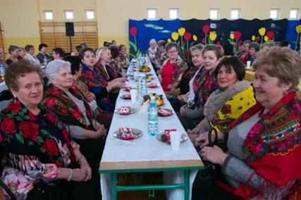 również poprzez realizację wydarzeń kulturowych i sportowych.