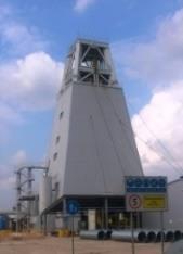 funkcję wdechową). Szyb zgłębiono do 1070 m. Docelowa głębokość szybu to 1350 m, przy średnicy 7,5 m. Trwa iniekcja zawodnionej warstwy dolomitu głównego.