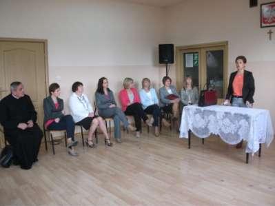 Rozpoczęcie Roku Szkolnego 2014/2015 Pani Dyrektor wita dzieci i