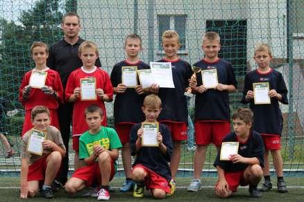 I miejsce w Pucharze Premiera Donalda Tuska 11 września 2014r. chłopcy z klas 4, 5 pojechali do Brzostku na zawody w piłce nożnej Turnieju Orlika o Puchar Premiera Donalda Tuska.