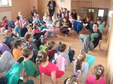 Warsztaty taneczne 6 października 2014 roku w naszej szkole odbyły się warsztaty taneczne.