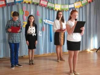 14 października, jak wszyscy wiemy jest Święto Edukacji Narodowej tzw. Dzień Nauczyciela. Z tej okazji w naszej szkole odbył się uroczysty apel przygotowany przez samorząd szkolny.