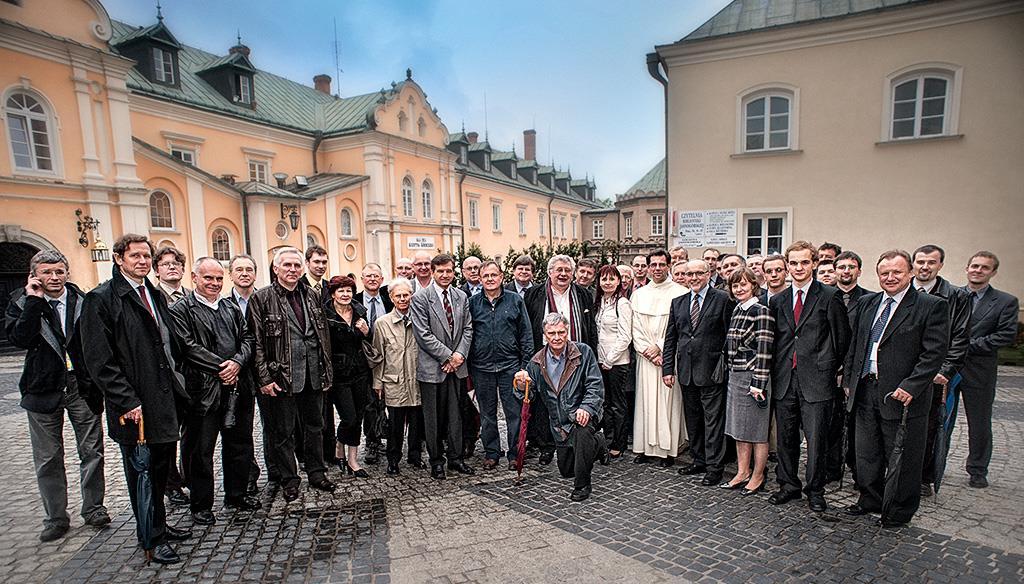 Podniosły nastrój nie wiązał się jednak wyłącznie z powagą i zadumą, ponieważ Opiekunowie okazali się także osobami ze znakomitym poczuciem humoru oraz pragnącymi podzielić się z nami