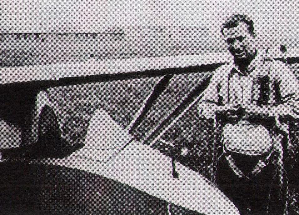 Ryszard Dyrgałła Urodził się 5 kwietnia 1910 w Szarlej. Był pilotem Aeroklubu Gdańskiego i studentem politechniki gdańskiej.