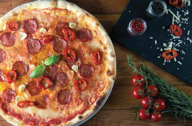 PIZZA 33 cm Salame Dolce sos pomidorowy, mozzarella, salami łagodne, pomidory suszone tomato sauce, mozzarella, mild salami, dried tomatoes Diavola sos pomidorowy, mozzarella, salami pikantne,