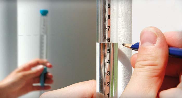 windows or ledges which are in adjoining rooms) equipped with unbreakable cylinders with a clear millimeter scale guarantees a more precise measurement than laser level ułatwia idealne wypoziomowanie