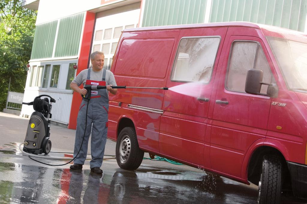 HD 7/18 CX Plus 3-fazowy silnik: mocny i wytrzymały Servo Control: pierścień umożliwiający czasową regulację wydatku wody bezpośrednio na pistolecie Obrotowa lanca spryskująca ze stali szlachetnej