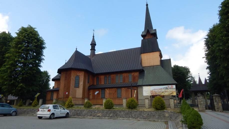 Fot. 2. Kościół parafialny pw.