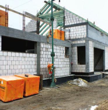 Wybudowane zostały z bloczków silikatowych (dobrze akumulujących ciepło i tłumiących hałas z zewnątrz) i ocieplone 25 cm wełny mineralnej ISOVER TF Profi.