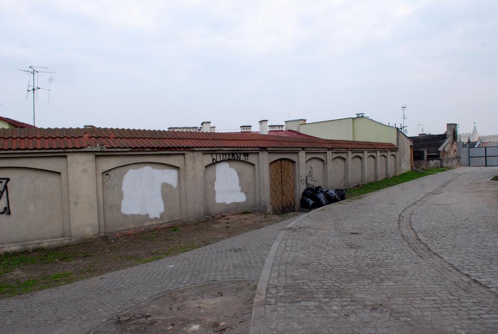 Ikonografia Ogrodzenie, widok od Placu