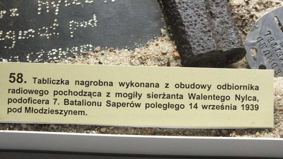 ... Wróćmy na nasze podwórko. Nieistniejący już garnizon Legionowo to również łączność.