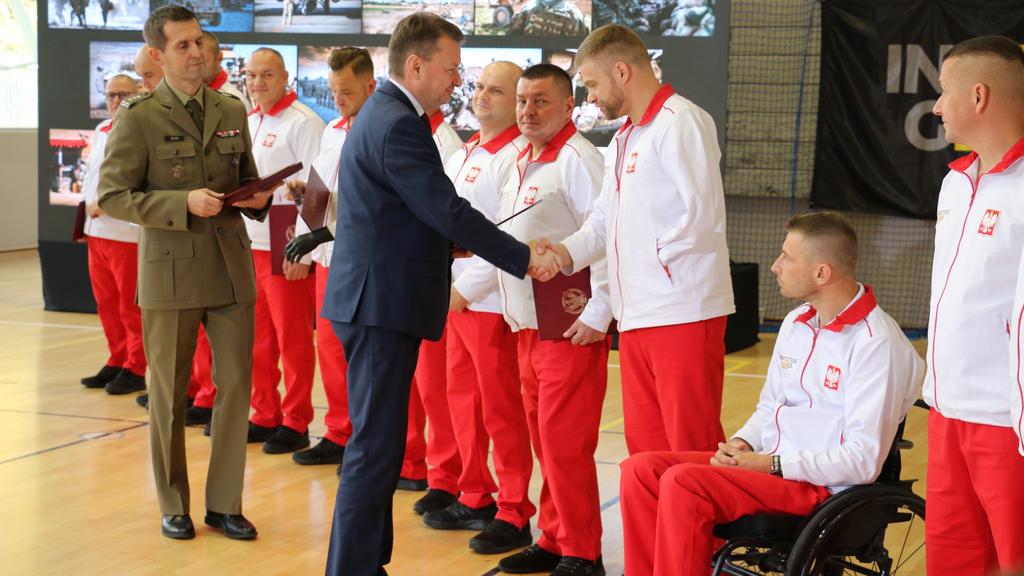 Powołanie na Invictus Games odbiera st. kpr. Tomasz Rożniatowski. Fot. Rafał Lesiecki / Defence24.pl Na Invictus Games 2018 Polskę będą reprezentowali: Kpr. w st. spocz.