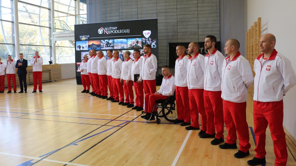 Sierż. w st. spocz. Mariusz Saczek (42 l.) ranny w 2010 r. podczas służby w VII zmianie PKW Afganistan, gdzie był strzelcem. Sierż. Andrzej Skrajny (40 l.) ranny w 2011 r.