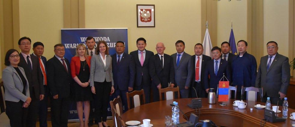 WYDARZENIA Z REGIONU Wizyta delegacji z Mongolii w Warmińsko-Mazurskim Urzędzie Wojewódzkim w Olsztynie. W czerwcu region warmińsko-mazurski odwiedziła delegacji z Mongolii, w tym m.in.