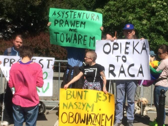Przyczyny niskiej aktywności własne opinie Niedokończony proces transformacji/zmiany paradygmatu z medycznego na społeczny:
