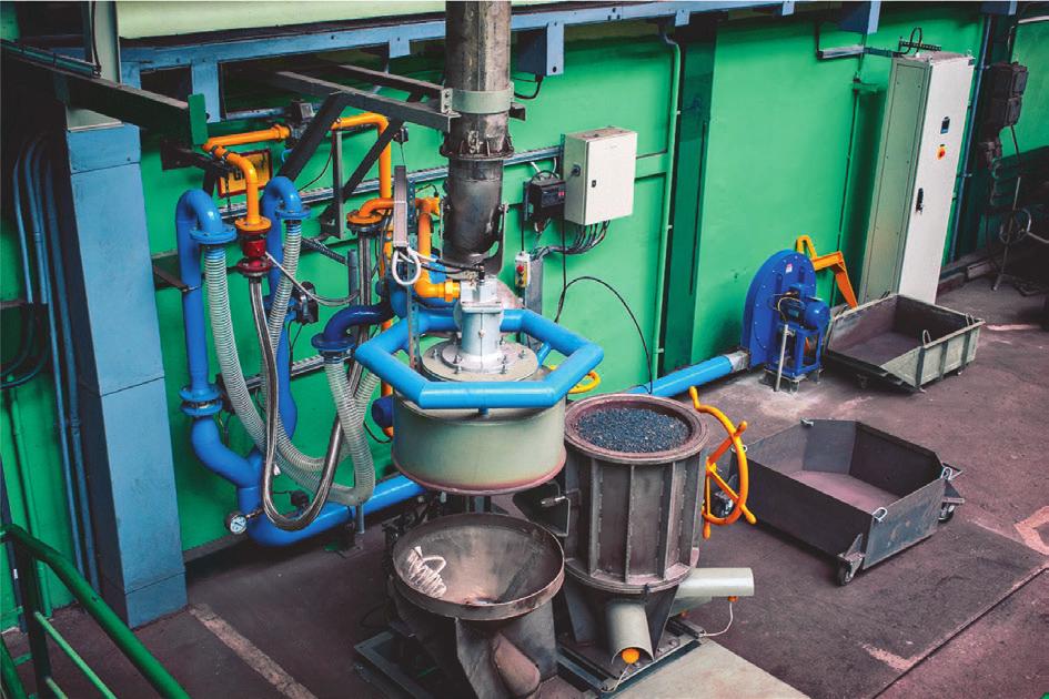 Prace Instytutu Metalurgii Żelaza 2018, 70 (3), s. 11 24 Próby spiekania prowadzono w konwencjonalnej misie spiekalniczej o średnicy 490 mm, przy stałej wysokości warstwy 550 mm (Rys.