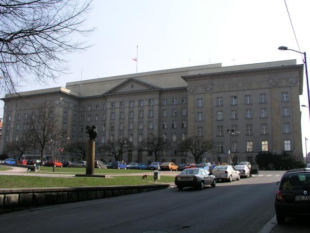 WSTĘP Wydział Bezpieczeństwa i Zarządzania Kryzysowego Śląskiego Urzędu Wojewódzkiego jest komórką organizacyjną właściwą w sprawach zarządzania kryzysowego w rozumieniu ustawy z 26 kwietnia 2007 r.