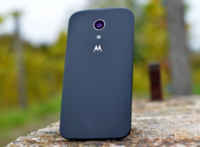 Zdejmowaną klapkę wykonano zzmian: matowego plastiku 8Co pojemności oszukiwać w GB smartfonach wpamięci środku? - 2070mAh.
