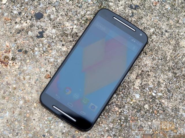 Przyglądając się specyfikacji technicznej Moto G jednym z niewielu niepokojących elementów jest pojemność baterii.
