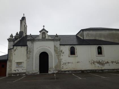 Pomimo, że wiele osób idzie tu z powodów religijnych, prawie