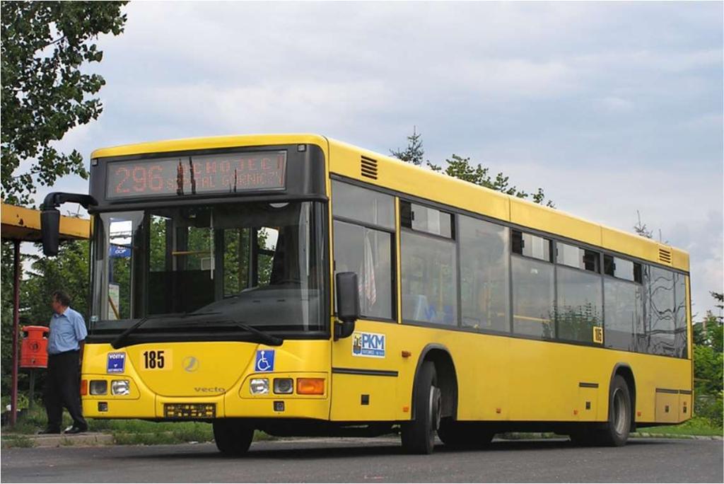 Rys. 25. Przykład autobusu klasy MAXI [91] Rys. 26. Przykład autobusu klasy MEGA [92] Wybrane parametry autobusów należących do ww.
