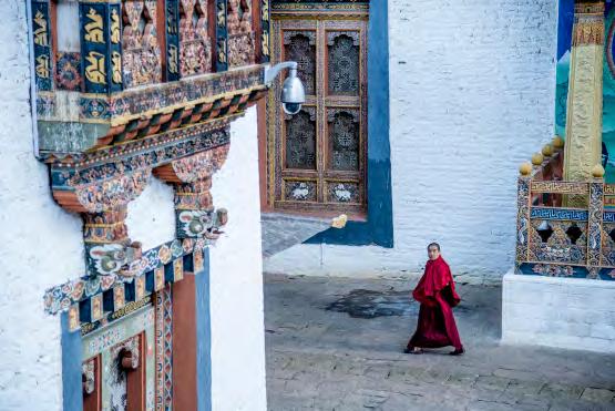 Dzień 6 : Dolina Bhumtang Festiwal Thangbi Mewan Dzień 7 : Bhumtang Paro - Phunak (lot 25 minut; 130 km, 3,5 godz) Rankiem udamy się na unikalny festiwal w Thangbi Lhakhang.