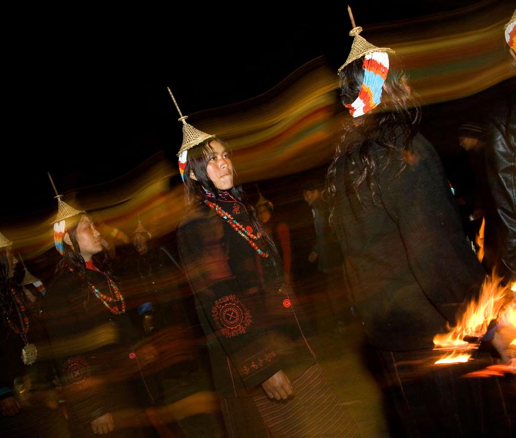 I - CZTERY FESTIWALE II - dolina bhumtang To zdarza się bardzo rzadko, by ruchome święta bhutańskie ułożyły się tak, byśmy mogli uczestniczyć w nich podczas jednej wyprawy.