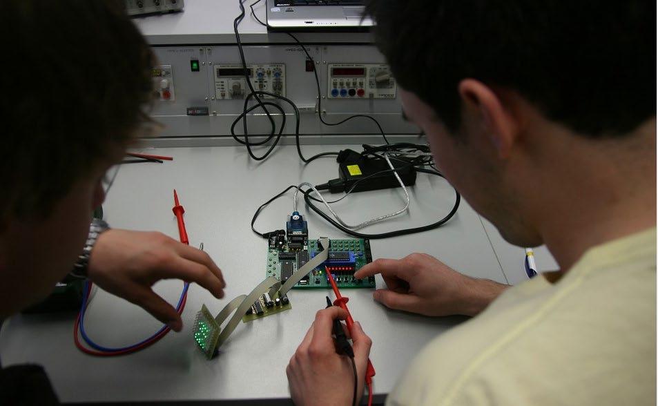 Opis wymagań stanowisk pracy Zawód szkolny: mechatronik Kod zawodu: 78 Źródło: https://pixabay.com/pl/szkolenia-technologia-pomiaru-wyboru-098/ [dostęp:.