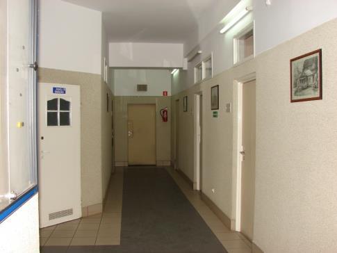 wyposażonym w instalację elektryczną, wodno