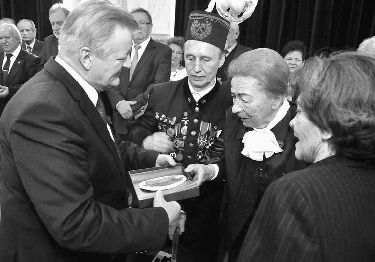 Bolesław Herudziński 121 i po krótkim podsumowaniu minionego roku nakreślił cele właściwego przygotowania obchodów 70-lecia SW AGH.
