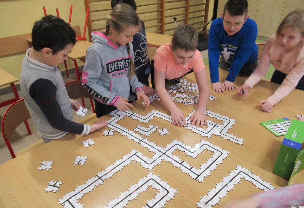 Innowacja pedagogiczna realizowana w klasach piątych na języku polskim "Jestem kowalem własnego losu - uczę się aktywnie" 2 Innowacja pedagogiczna realizowana w klasie trzeciej z robotyki " Z
